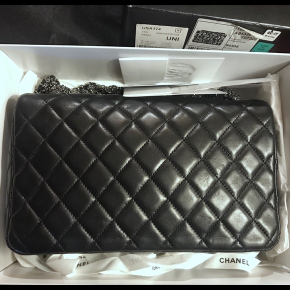 SOLD Authentic Chanel Single Flap Pearl CC Bag - Picture 2 of 8